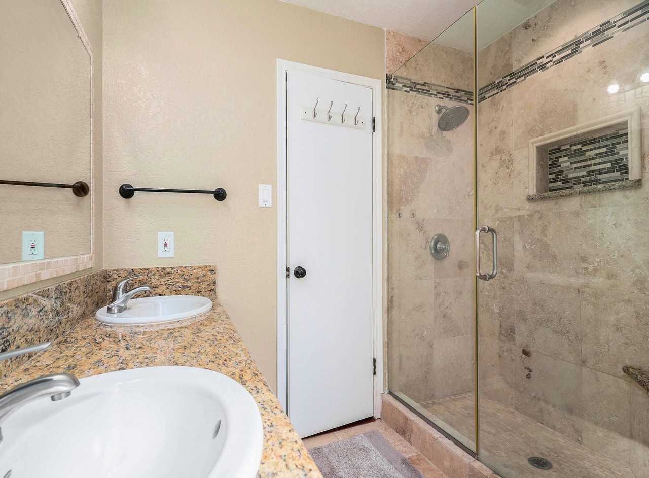 226 Pecan Dr - Photo 5 of 12