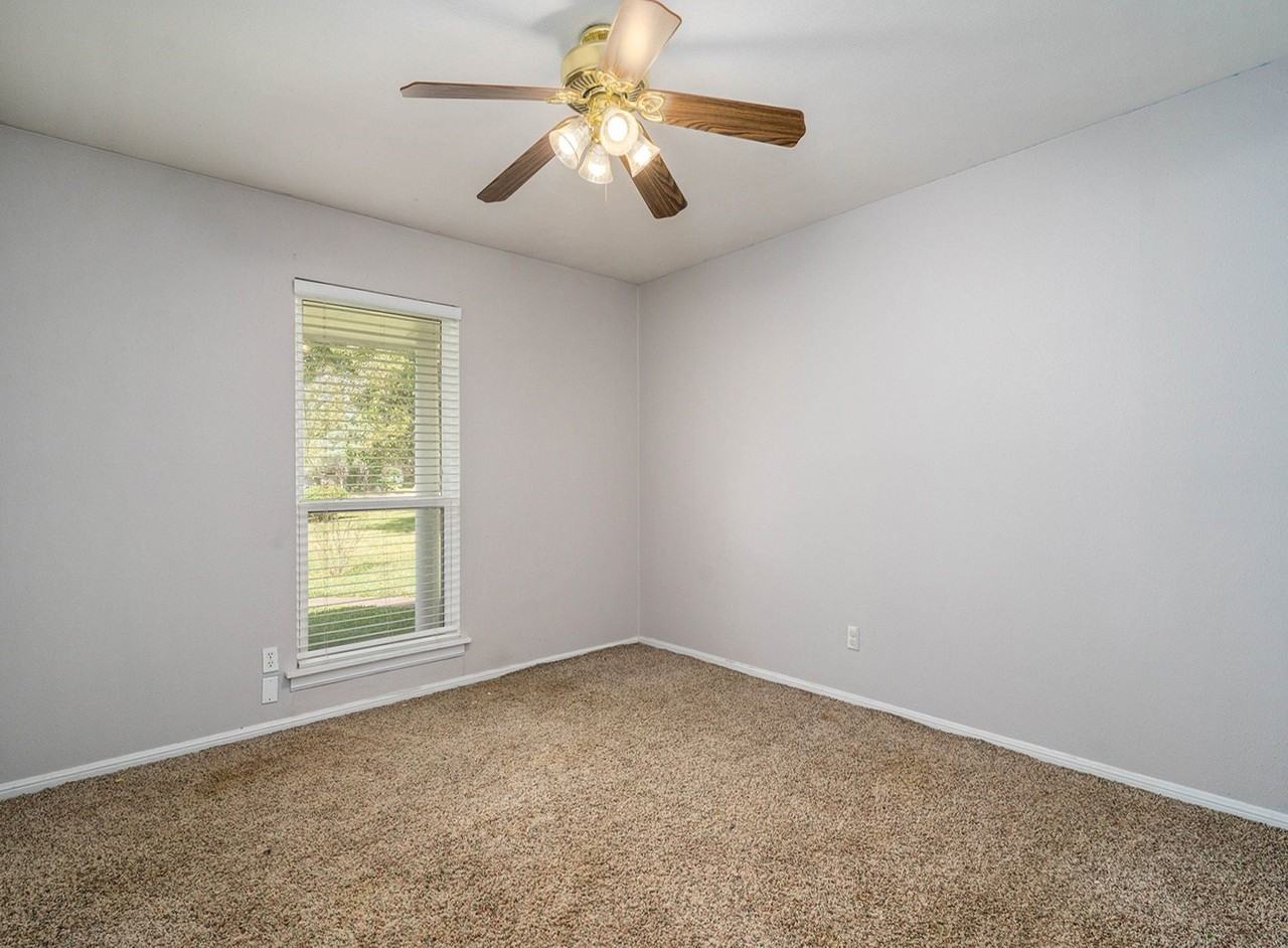 226 Pecan Dr - Photo 6 of 12