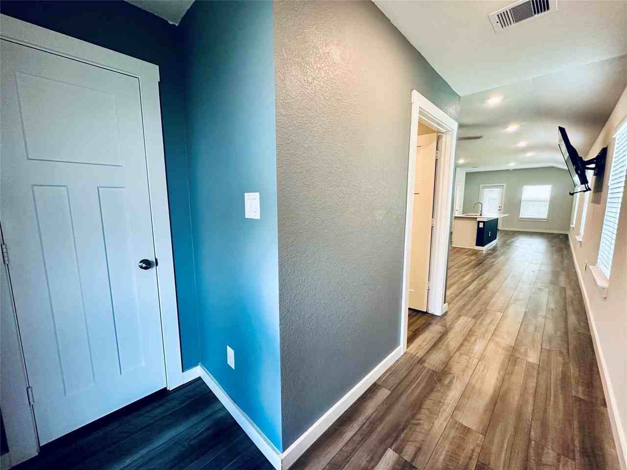 1118 Amistad Loop - Photo 2 of 27