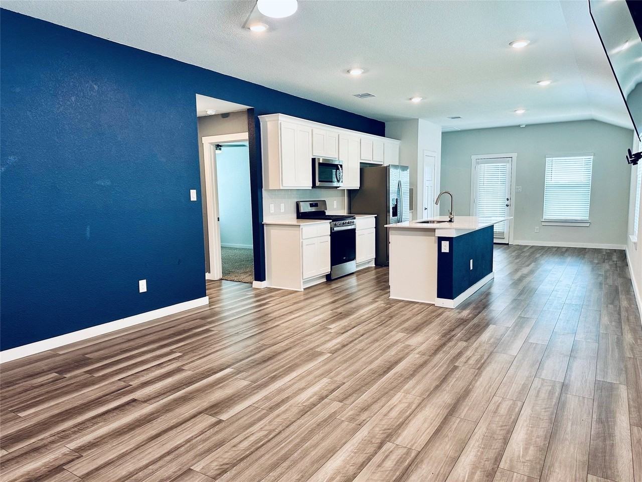 1118 Amistad Loop - Photo 5 of 27