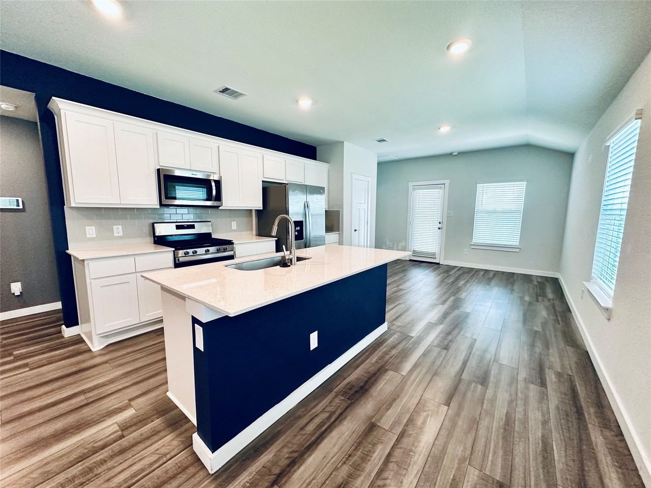 1118 Amistad Loop - Photo 7 of 27