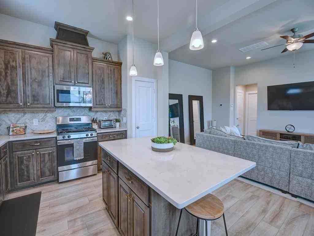 2543 Manor Valley Ct - Photo 2 of 19