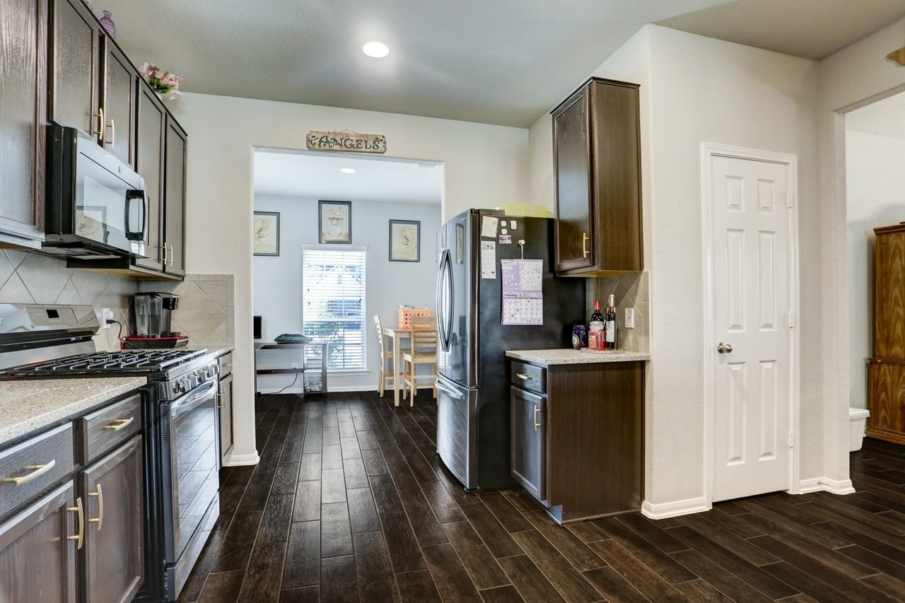 5414 Rustic Ruby Dr - Photo 4 of 18