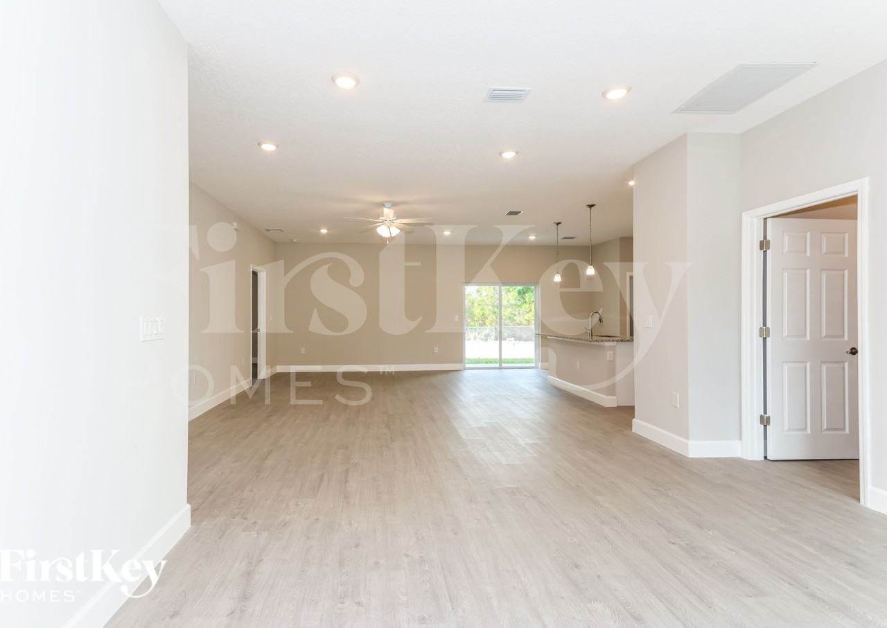 1335 Towton St Se - Photo 2 of 19