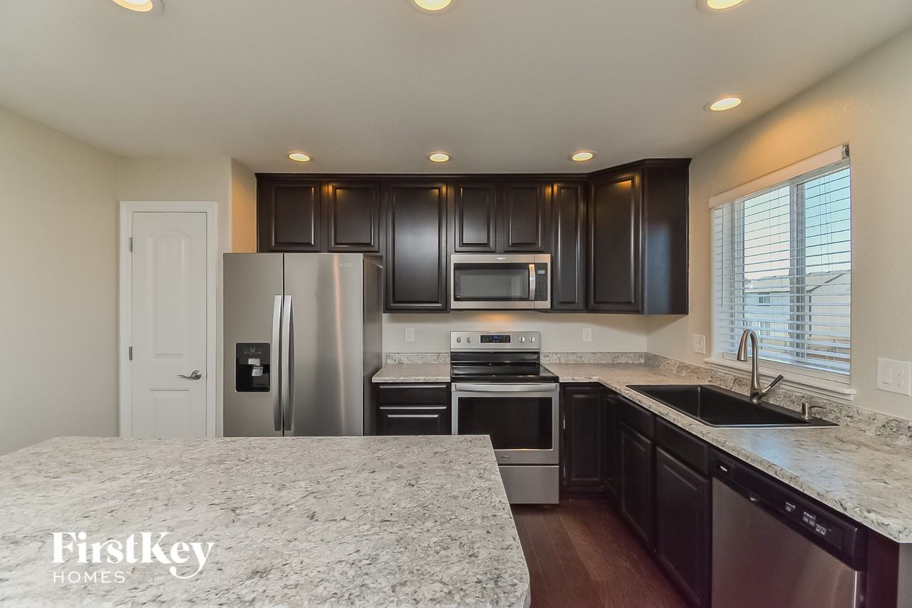 10913 Nolin Dr - Photo 4 of 15