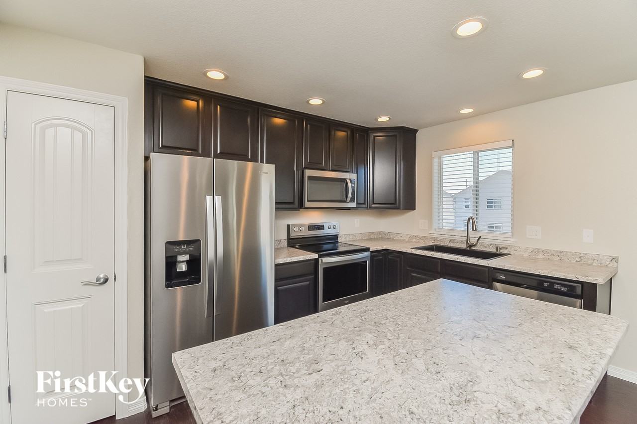 10913 Nolin Dr - Photo 5 of 15