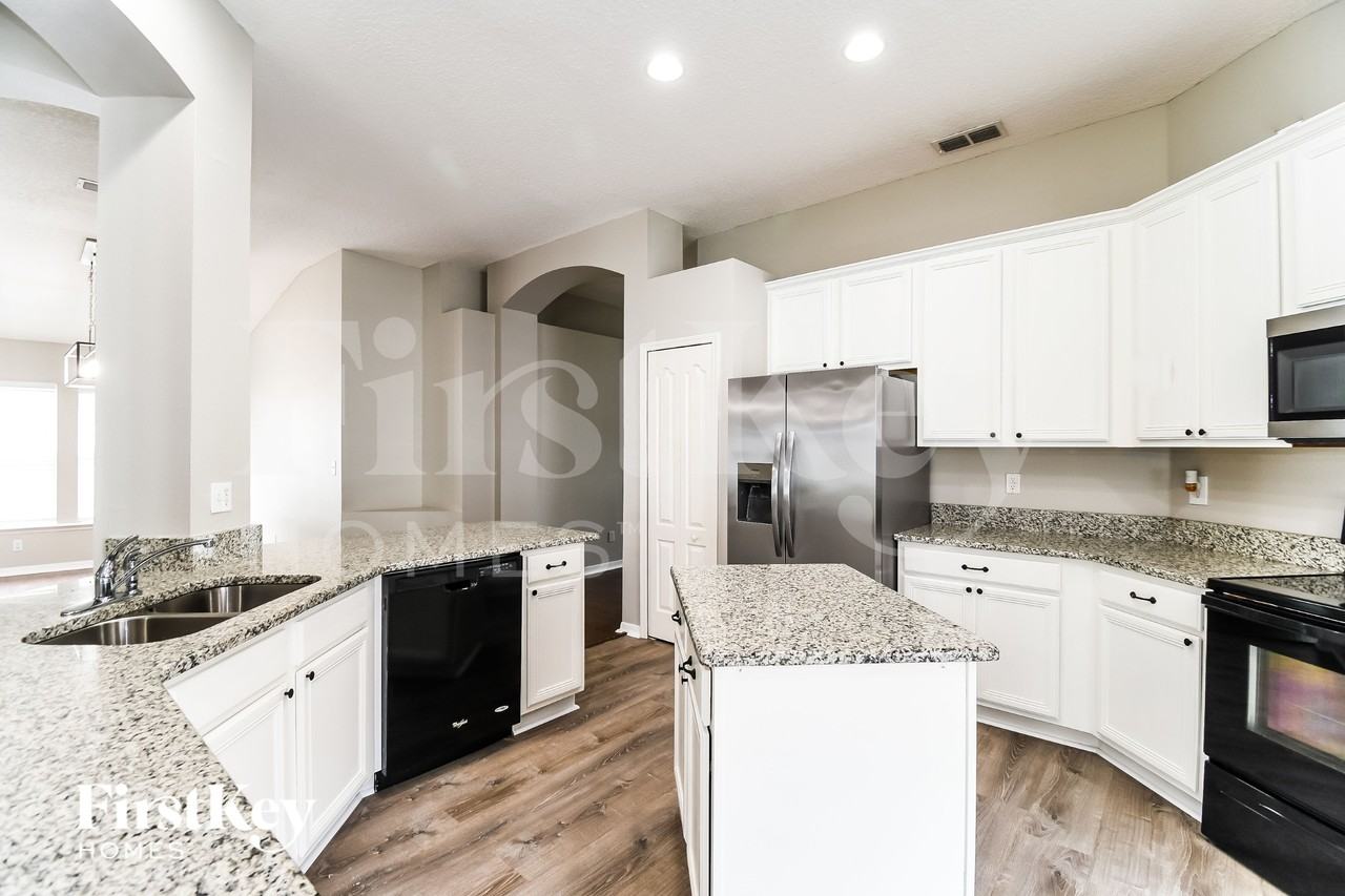 761 Turkey Point Dr - Photo 5 of 15