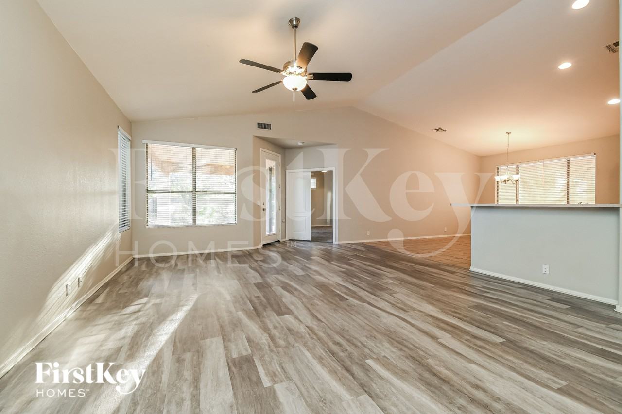 2701 E Hulet Dr - Photo 2 of 19