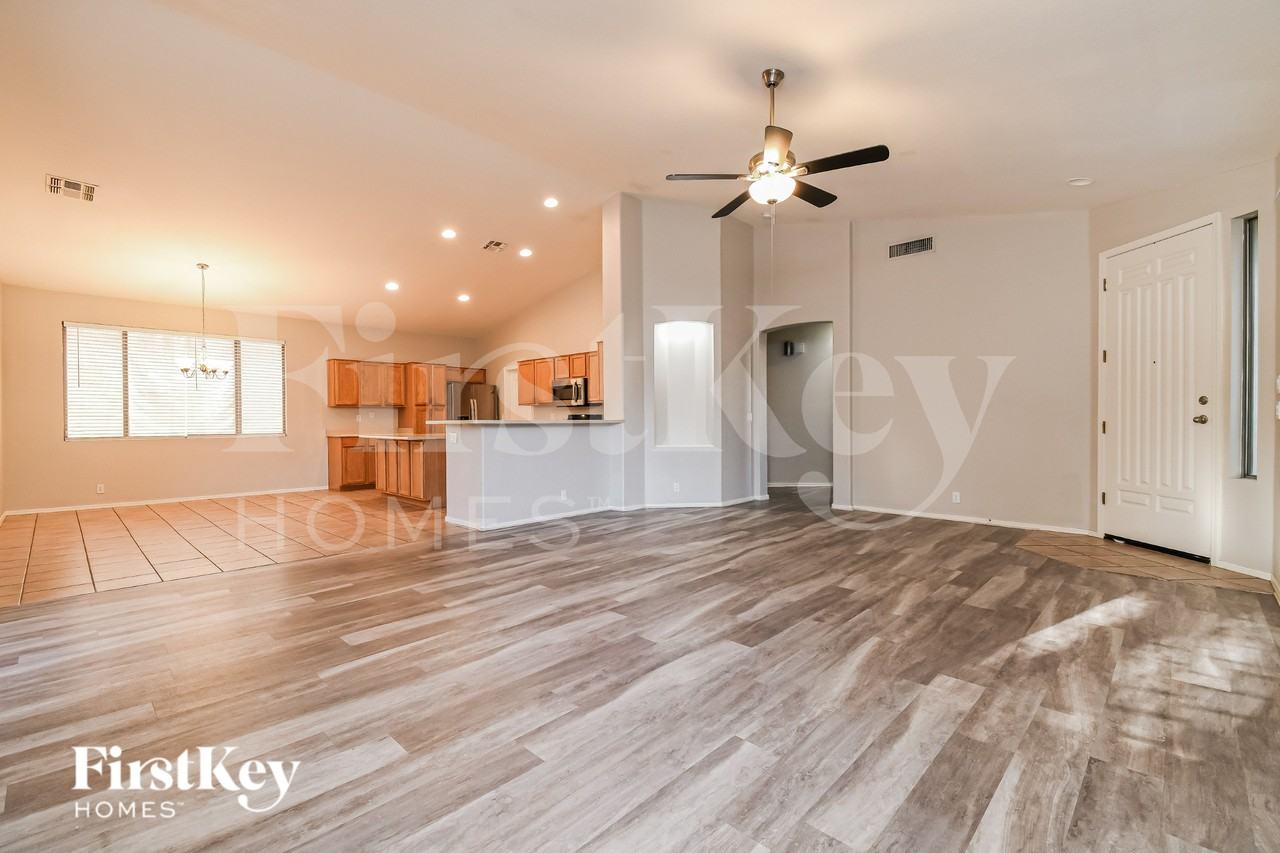 2701 E Hulet Dr - Photo 3 of 19