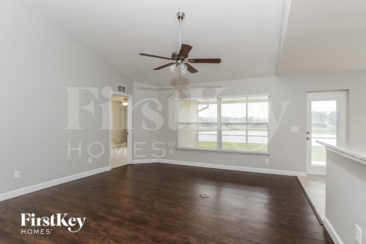 12025 Larson Ln - Photo 3 of 15