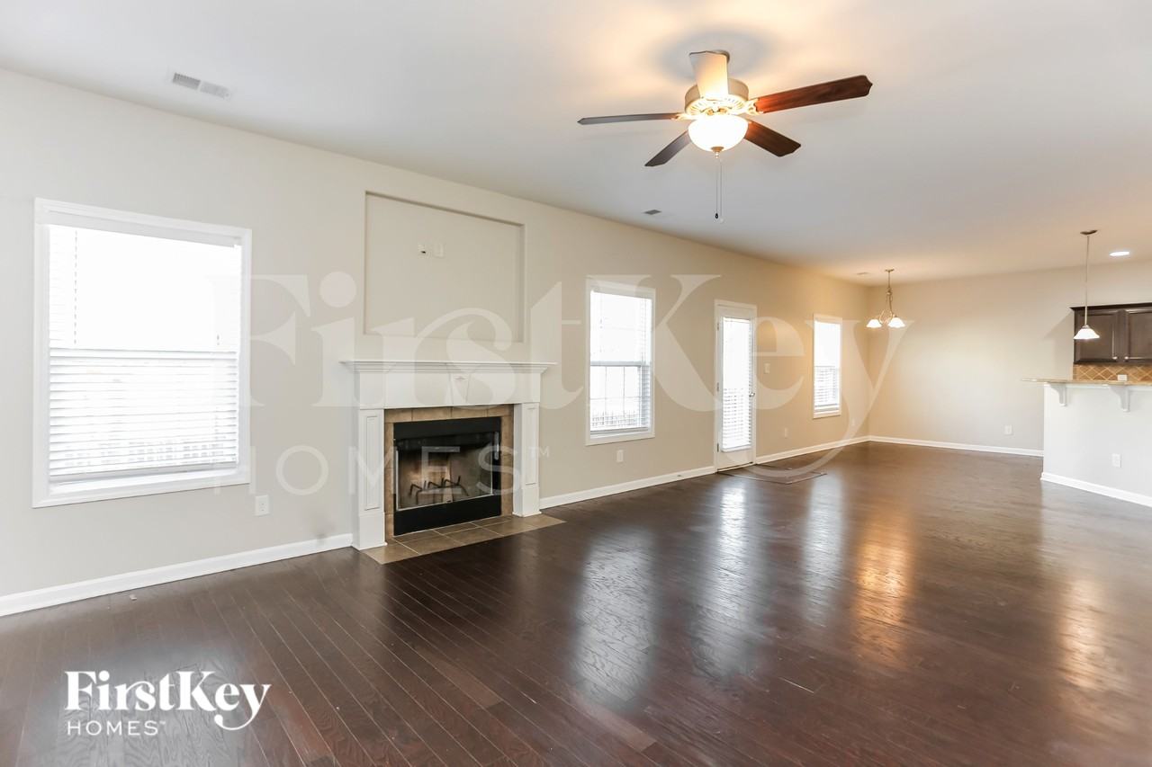 7 Abington Ln - Photo 4 of 18