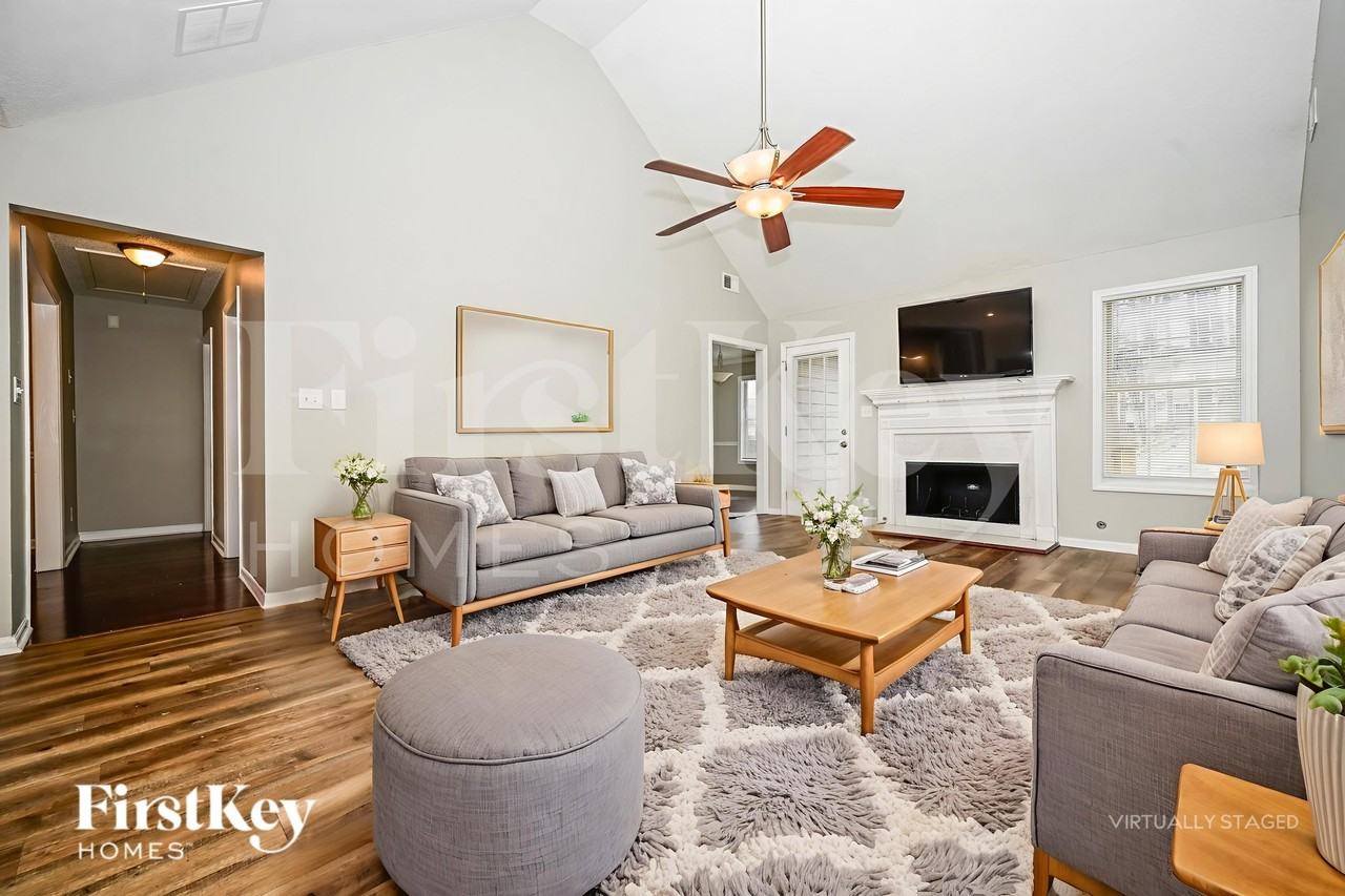 1919 Chambers Rd - Photo 3 of 19