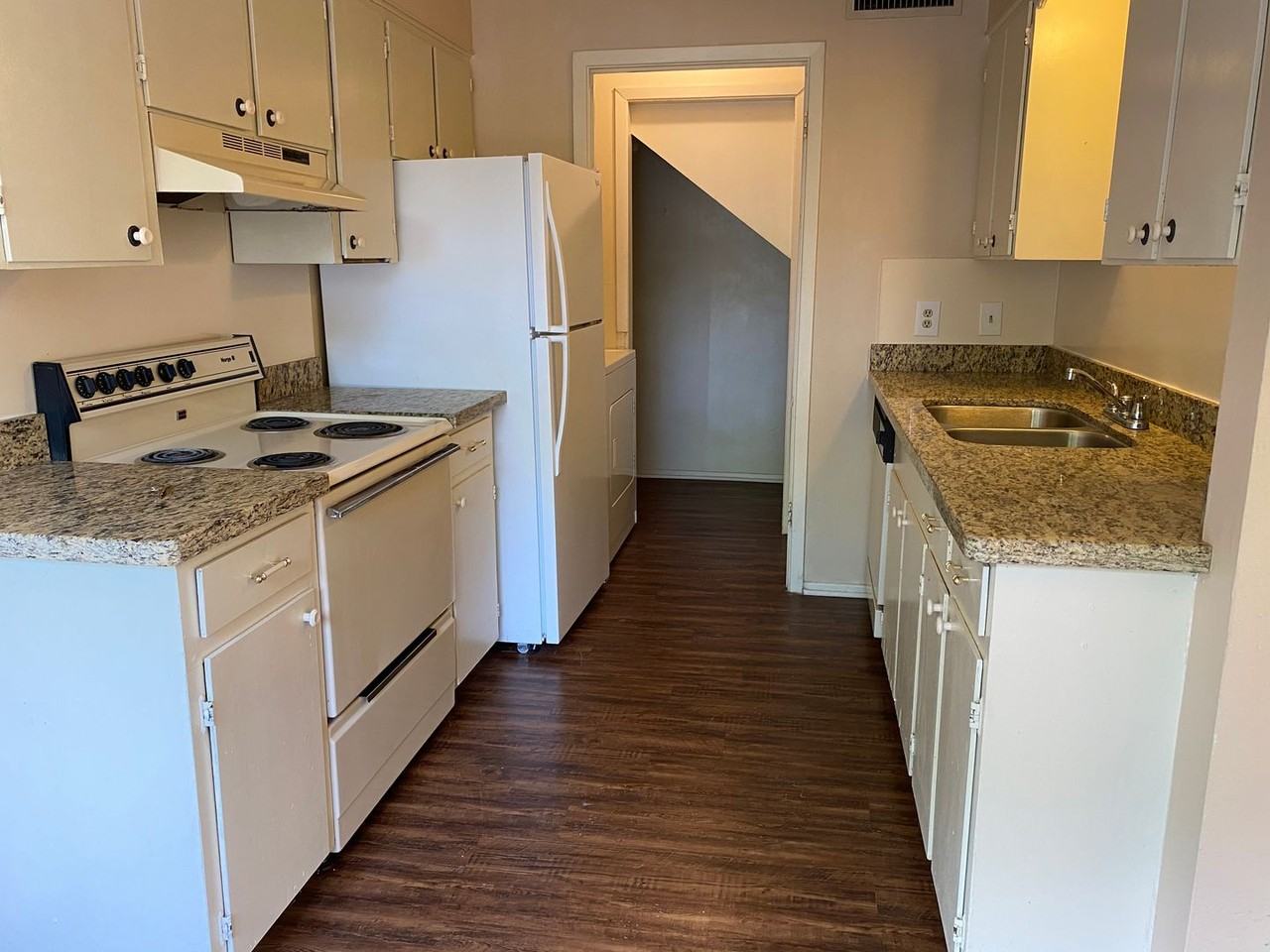 Holik Square Townhomes - Photo 4 of 34