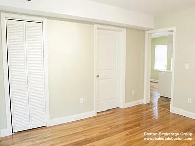 4046 Washington St #2 - Photo 4 of 10