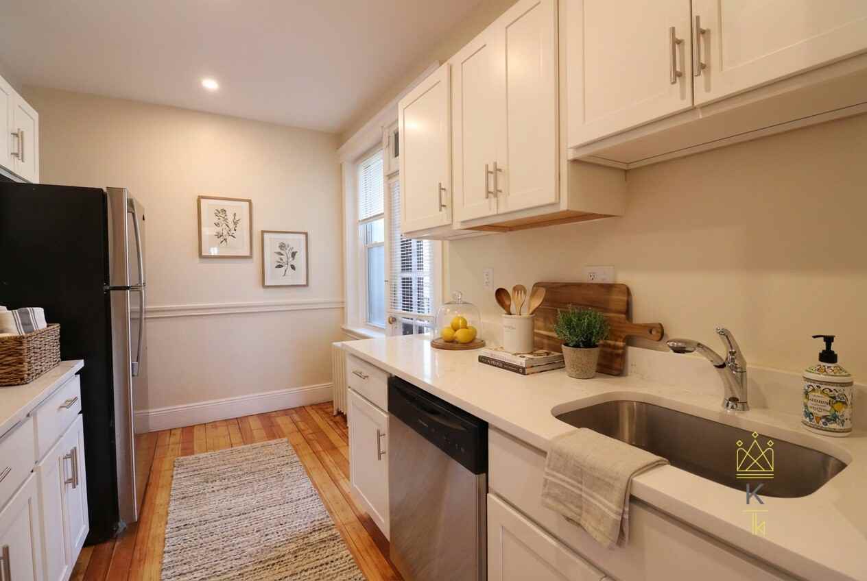 84 Sutherland Rd #6 - Photo 2 of 10