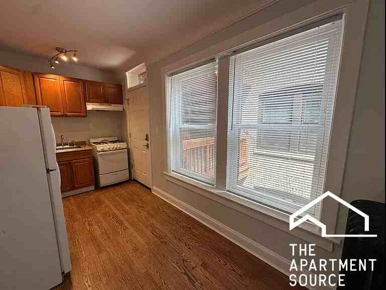 7033 N Glenwood Ave #3S - Photo 2 of 12