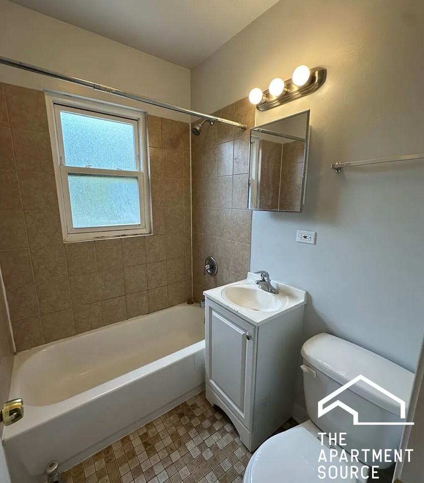 7033 N Glenwood Ave #3S - Photo 7 of 12