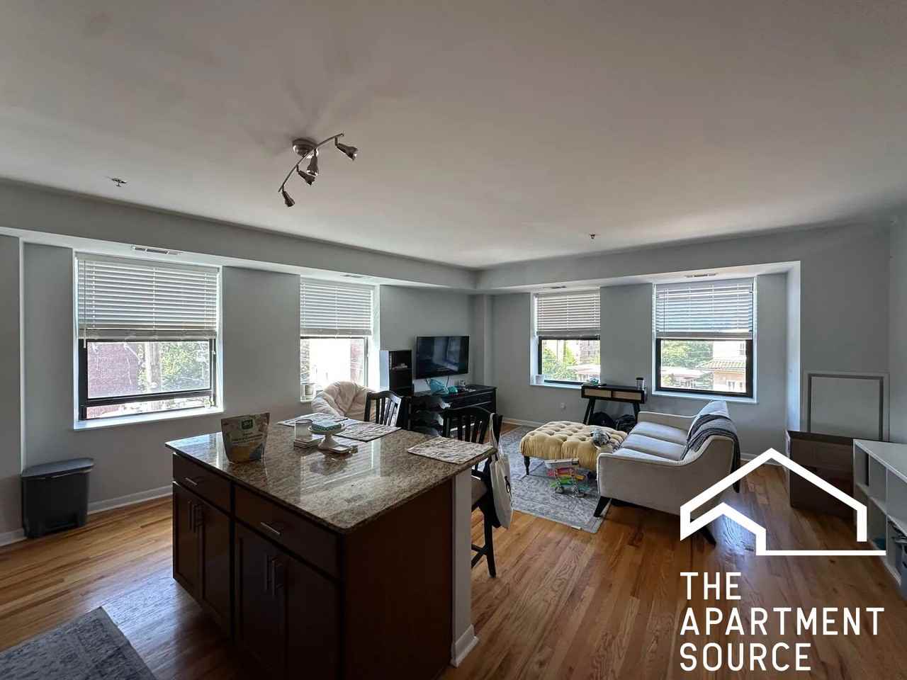 1337 W Fargo Ave #404 - Photo 2 of 7