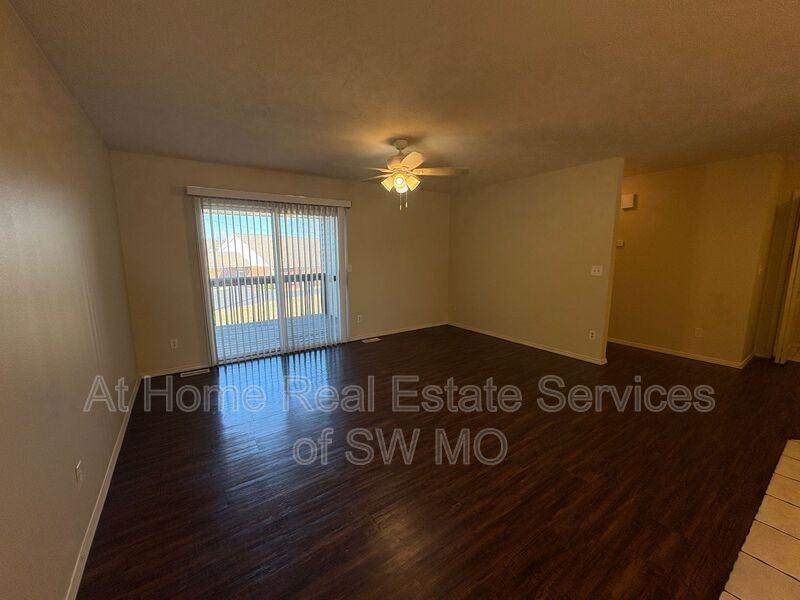 301 Excalibur Ct #B - Photo 3 of 18