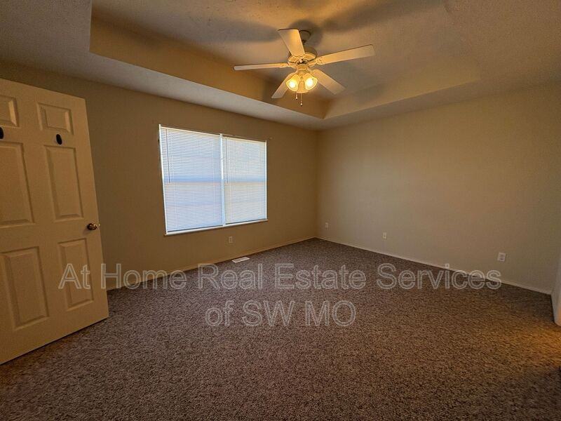 301 Excalibur Ct #B - Photo 5 of 18