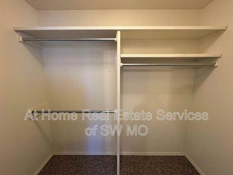 301 Excalibur Ct #B - Photo 6 of 18