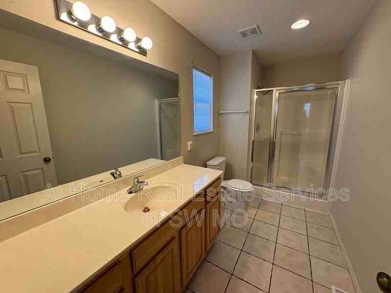 301 Excalibur Ct #B - Photo 7 of 18