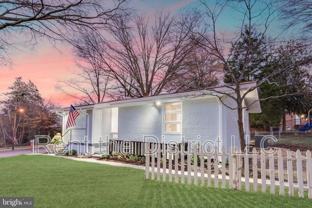 4234 S Dakota Ave Ne - Photo 1 of 1