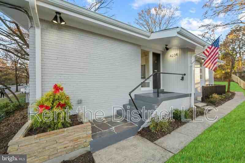 4234 S Dakota Ave Ne - Photo 3 of 29