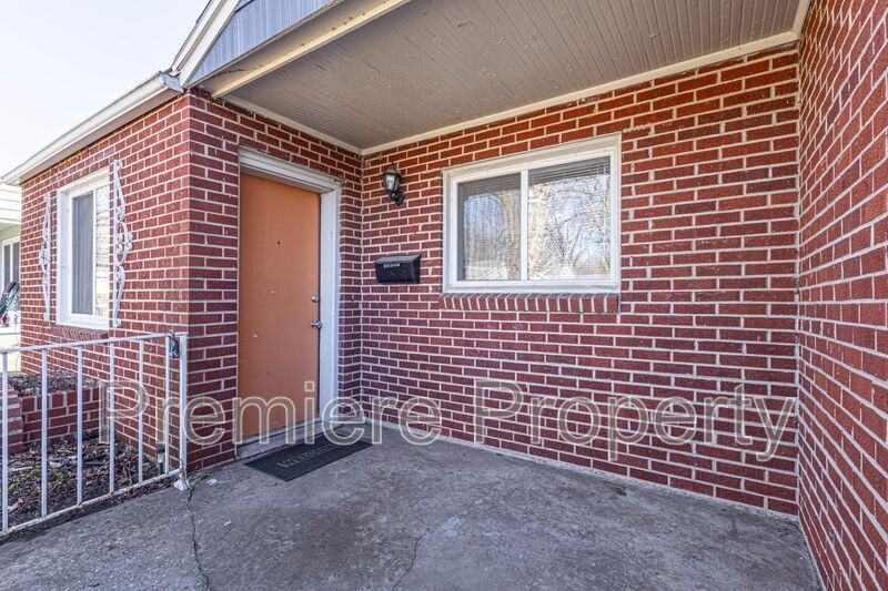 10607 E Lexington Ave - Photo 2 of 12