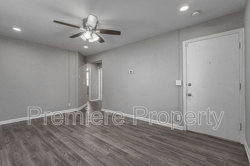 10607 E Lexington Ave - Photo 3 of 12