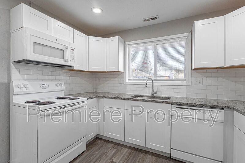 10607 E Lexington Ave - Photo 5 of 12