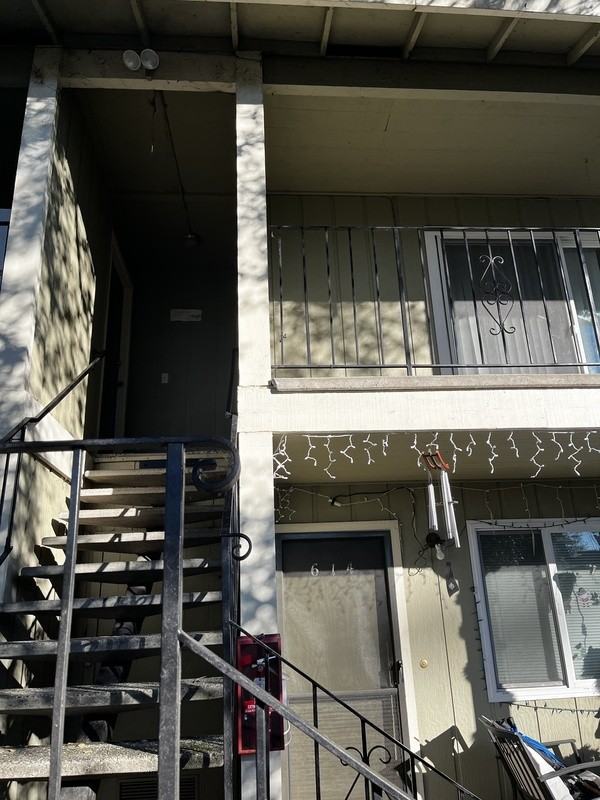 618 Center St - Photo 2 of 25