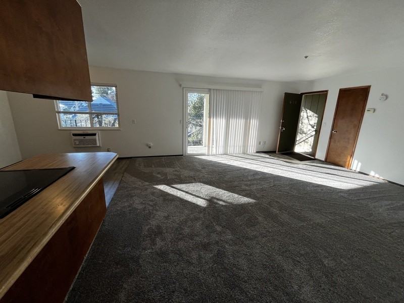 618 Center St - Photo 7 of 25