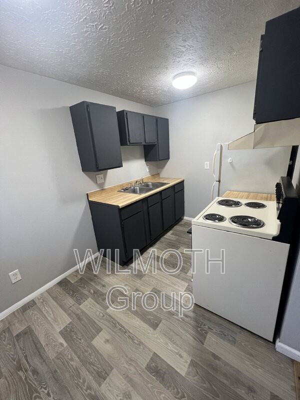 1818 Michigan St #2 - Photo 4 of 11