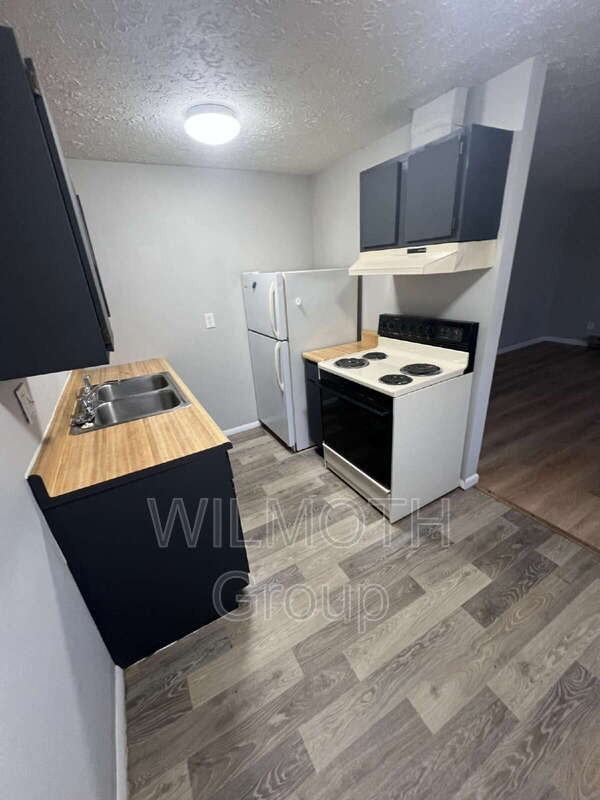 1818 Michigan St #2 - Photo 5 of 11