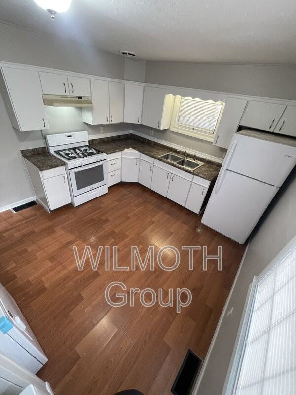 3346 Hovey St - Photo 7 of 15