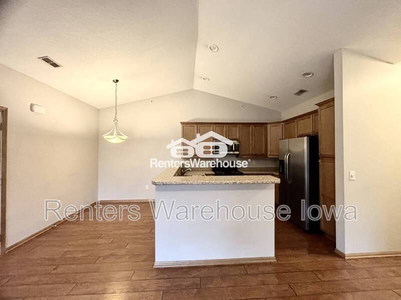 2000 Meadow Ct #203 - Photo 4 of 15