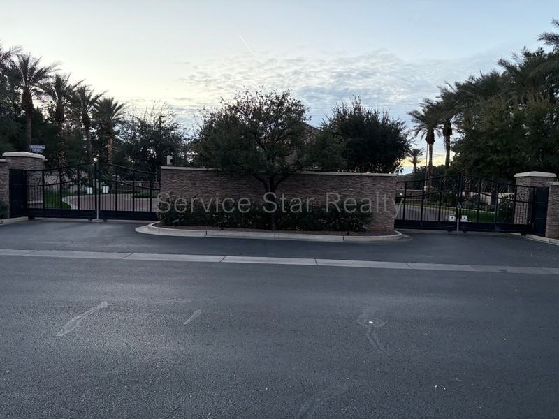 2740 S Equestrian Dr #101 - Photo 3 of 28