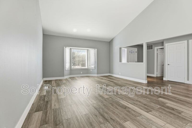 15120 Venetian Way - Photo 3 of 37