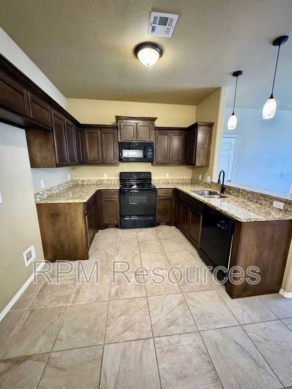 147 Bison Court Way - Photo 6 of 18