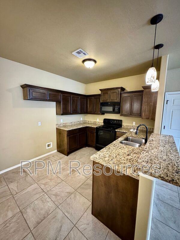 147 Bison Court Way - Photo 7 of 18