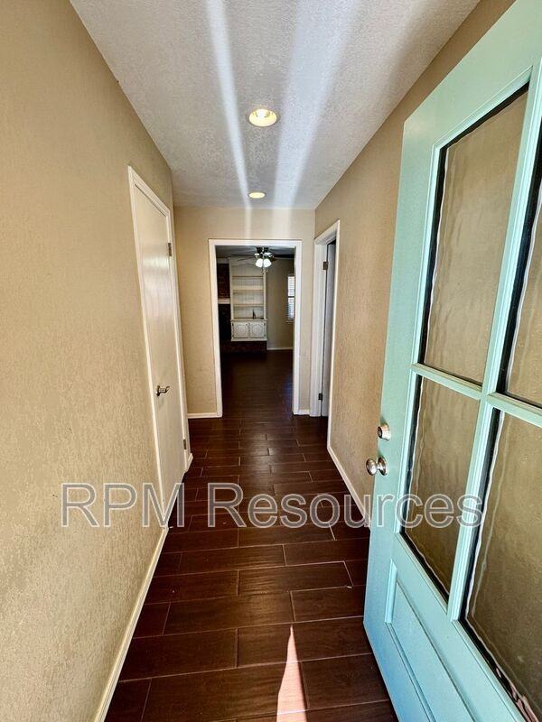 1135 W Johnathan Way - Photo 5 of 28