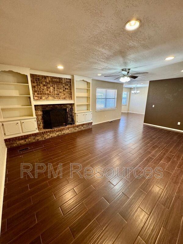 1135 W Johnathan Way - Photo 7 of 28