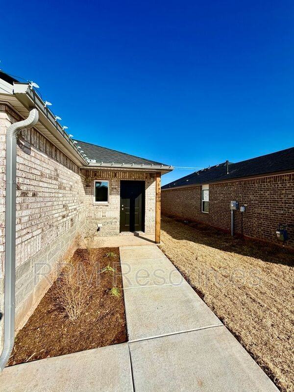 9313 Nw 129th St - Photo 5 of 27