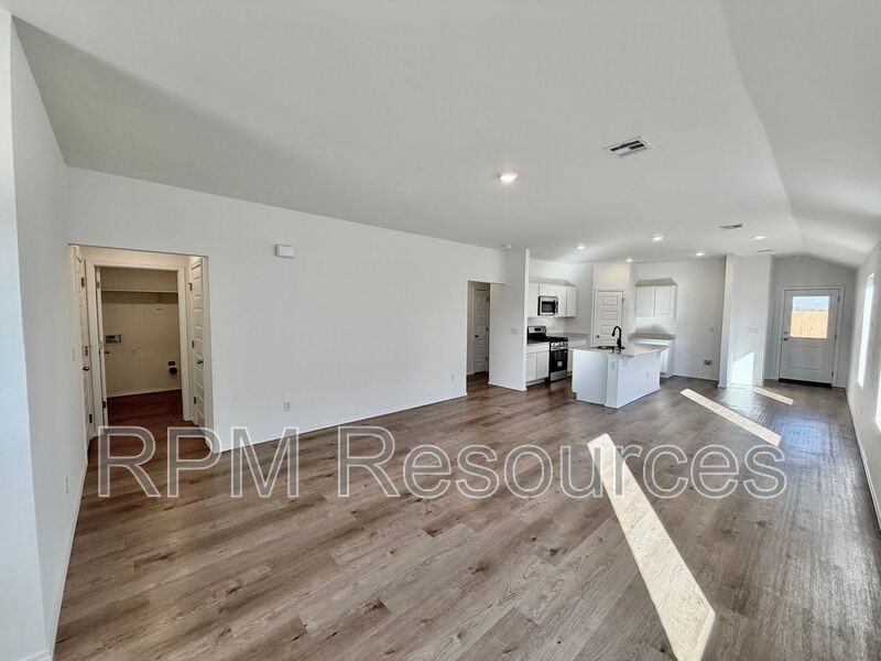 9313 Nw 129th St - Photo 7 of 27