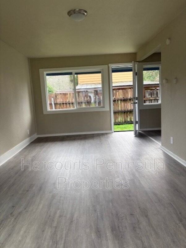 2831 Ne Center St #1 - Photo 2 of 14