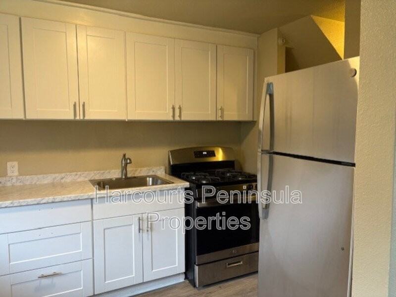 2831 Ne Center St #1 - Photo 3 of 14