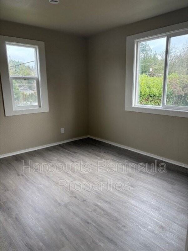 2831 Ne Center St #1 - Photo 5 of 14