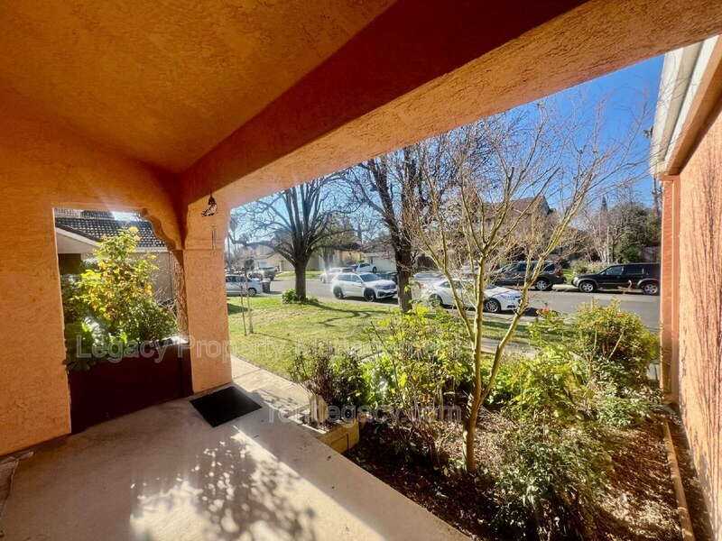 413 Donaldson Ct - Photo 3 of 28