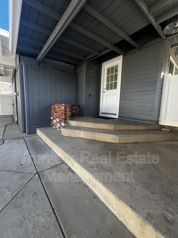 8409 Wentworth St - Photo 3 of 20